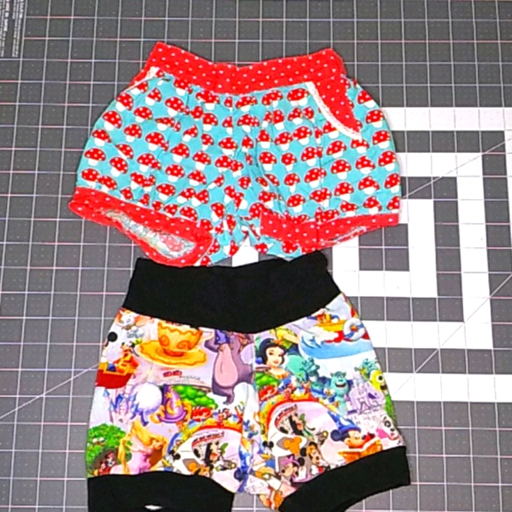 Lot of 2 custom shorts 2t - disney & mushrooms